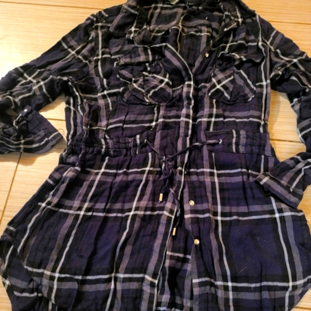 Women beautiful plaid lace up long sleeve. 